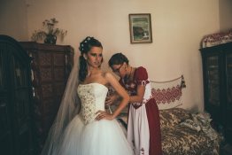 a Benedek Elek leszármazottai közé tartozü Bíró Boróka menyasszonyként