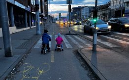 covid árvák cikkhez illusztráció két gyerekről