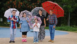 Weeber Tibor és felesége Máté, Evelin és Julcsi társaságában